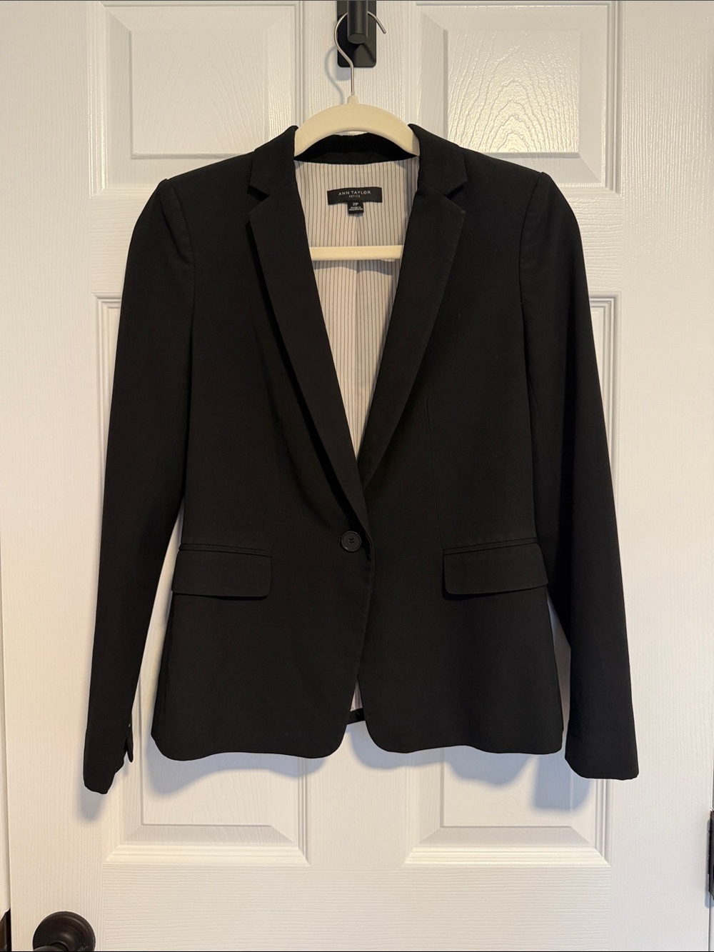 Ann Taylor Black Single-Button Tailored Blazer Jacket